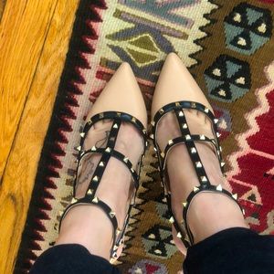 NWOT Nude V rockstud inspired pumps size 8